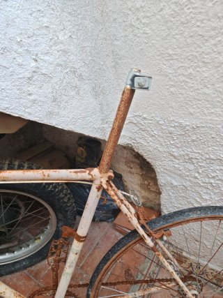 Bicicleta antigua oxidada