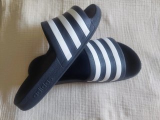 Chanclas Adidas Adilette Negro y Blanco