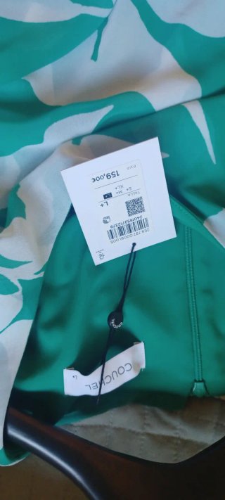 Mono elegante verde y blanco