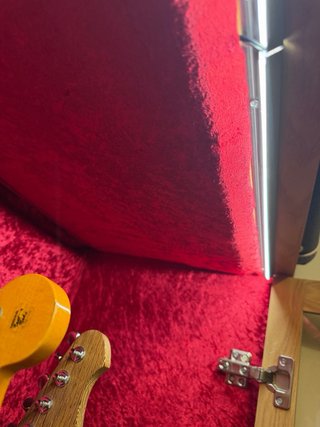 Armario expositor para guitarras