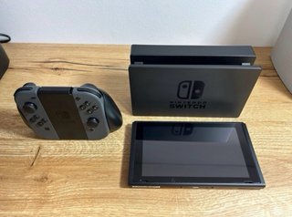 Nintendo Switch Gris y Rojo