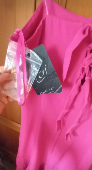 Vestido rosa fucsia con volantes