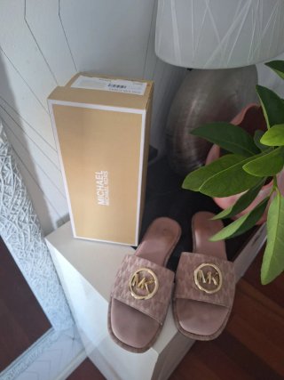 Chanclas Michael Kors Logo iconico MK Hebilla Dora