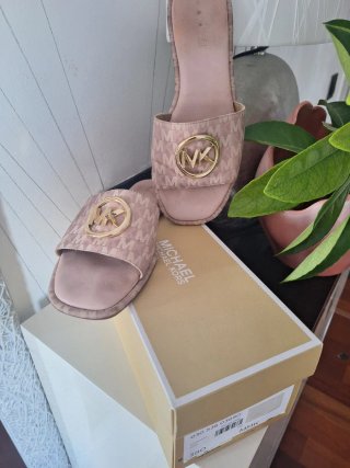 Chanclas Michael Kors Logo iconico MK Hebilla Dora