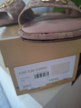 Chanclas Michael Kors Logo iconico MK Hebilla Dora