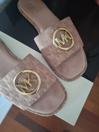 Chanclas Michael Kors Logo iconico MK Hebilla Dora