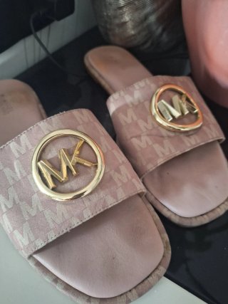 Chanclas Michael Kors Logo iconico MK Hebilla Dora