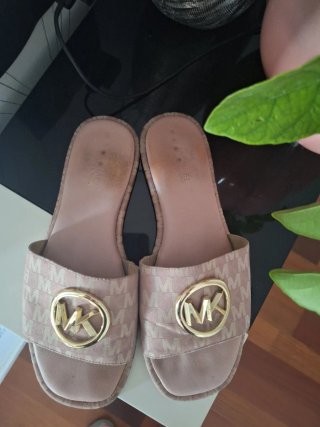 Chanclas Michael Kors Logo iconico MK Hebilla Dora