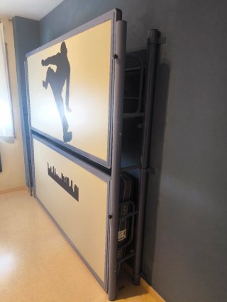 Litera metálica plegable de pared