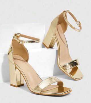 Tacones dorados con correa ajustable