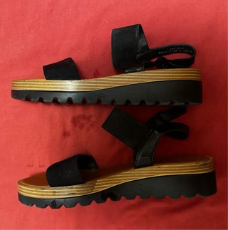Sandalias negras de plataforma