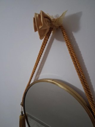 Specchio tondo vintage con corda e nappe