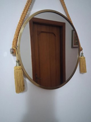 Specchio tondo vintage con corda e nappe
