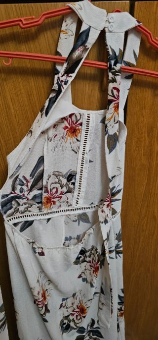 Vestido de verano floral blanco