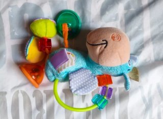 Muñeco de actividades para bebé