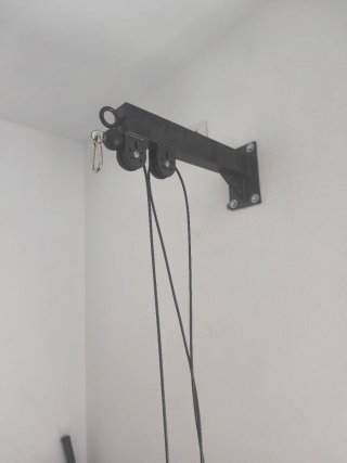 Banco de pesas con barra y discos