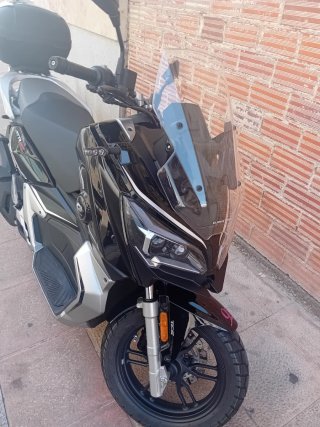 QJ Motor ATR 125 Scooter Negro/Plata