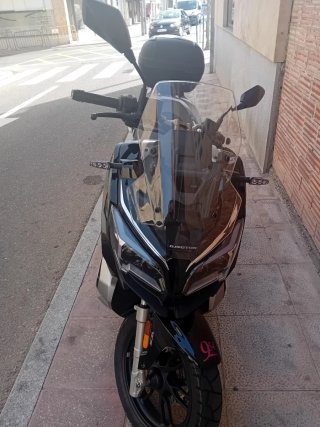 QJ Motor ATR 125 Scooter Negro/Plata