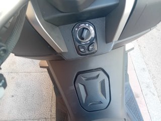 QJ Motor ATR 125 Scooter Negro/Plata