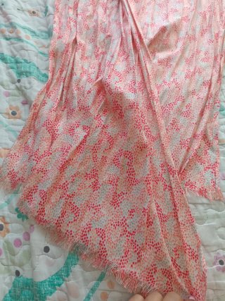 Pañuelo estampado rosa y rojo