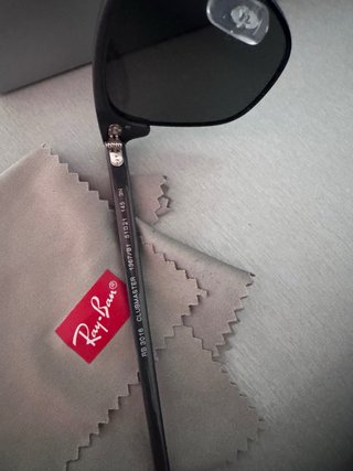 Gafas de sol Ray-Ban Clubmaster grises y negras