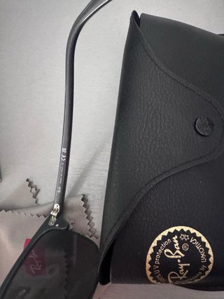 Gafas de sol Ray-Ban Clubmaster grises y negras