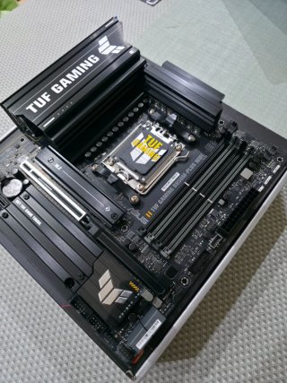 Placa Base ASUS TUF GAMING B850M (NUEVA. SIN USAR)