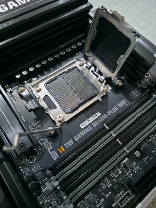 Placa Base ASUS TUF GAMING B850M (NUEVA. SIN USAR)