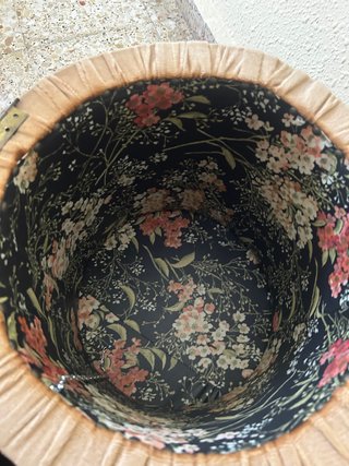 Taburete bajo vintage con almacenaje
