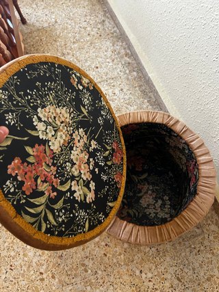 Taburete bajo vintage con almacenaje