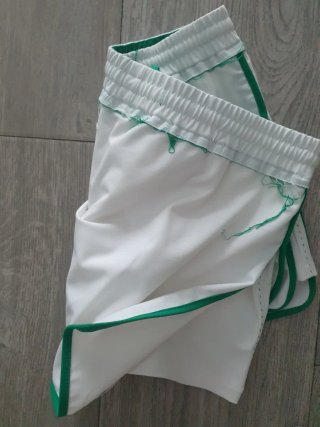 Zara Falda Short Blanca con Ribete Verde