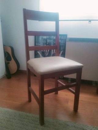 Mesa comedor 120x90x77.  Regalo 4 sillas.