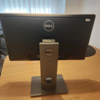 Monitor Dell 22" con pantalla regulable y giratori