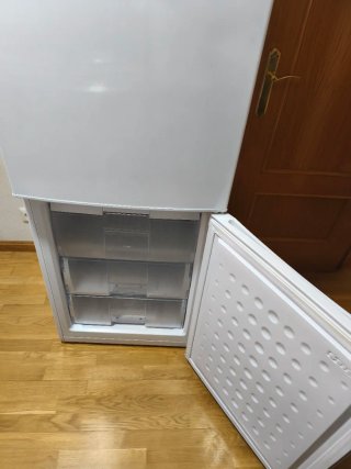 Frigorífico combi Ansonic con congelador