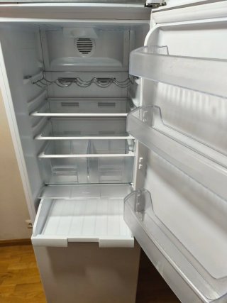 Frigorífico combi Ansonic con congelador