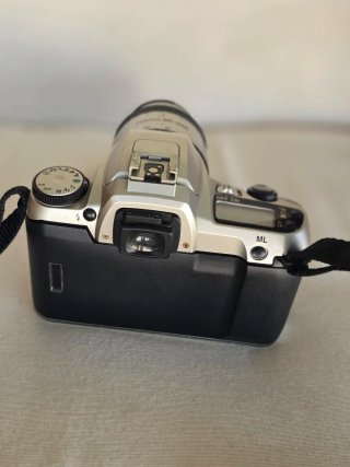 Cámara Pentax MZ-30 con objetivo 80-200mm