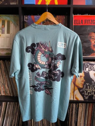 Camiseta con estampado de dragón