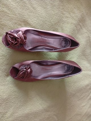Tacones Peep Toe con Flor