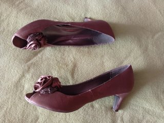 Tacones Peep Toe con Flor