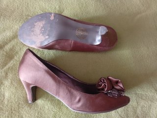 Tacones Peep Toe con Flor