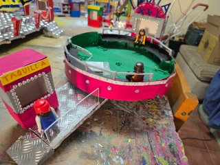 Maqueta feria artesanal con luces
