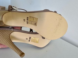 Sandali Bibilou tacco alto beige con strass
