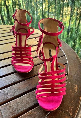 Sandalias Zara Fucsia Flecos Talla 36