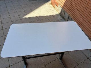 Mesa alta metálica y madera