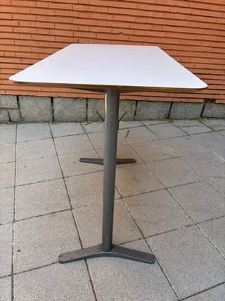 Mesa alta metálica y madera