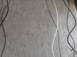 Alfombra beige grande.