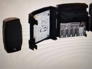 Attrezzatura Behringer PPA200 con Mixer e Altoparlanti