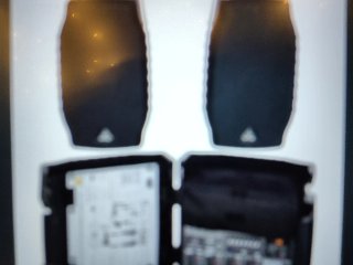 Attrezzatura Behringer PPA200 con Mixer e Altoparlanti