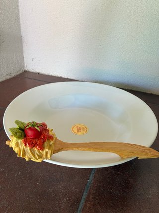 Piatto portata con decorazione spaghetti