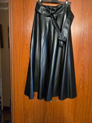 Falda polipiel negra talla M